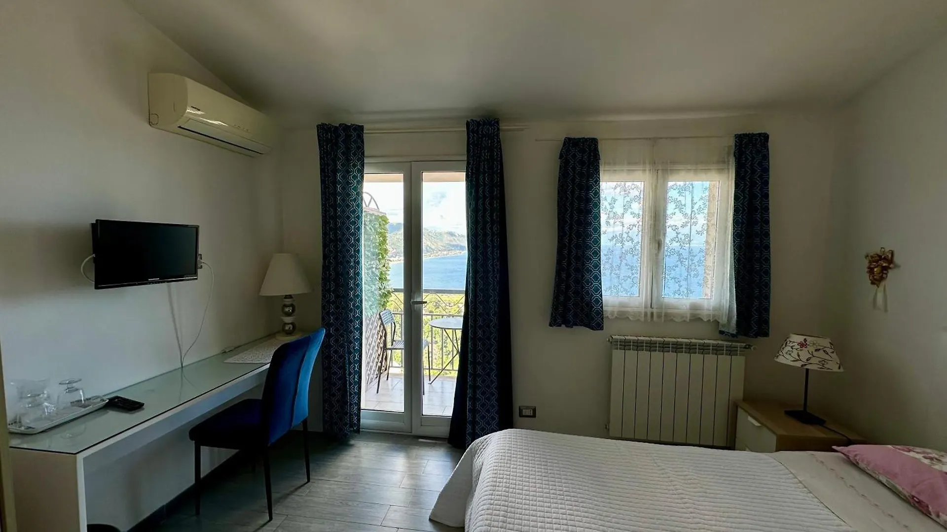 Blue Sky House Bed & Breakfast Taormina 3*,  Italy