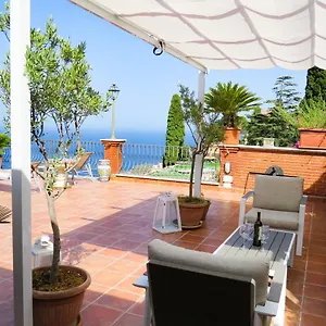 Athena Apartahotel